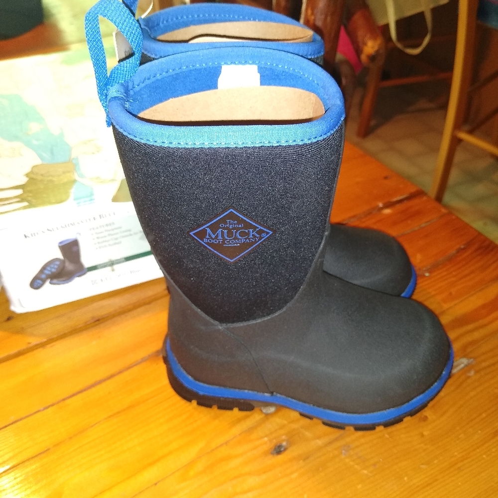 New muck boot kids slush master blue black Sz c9
